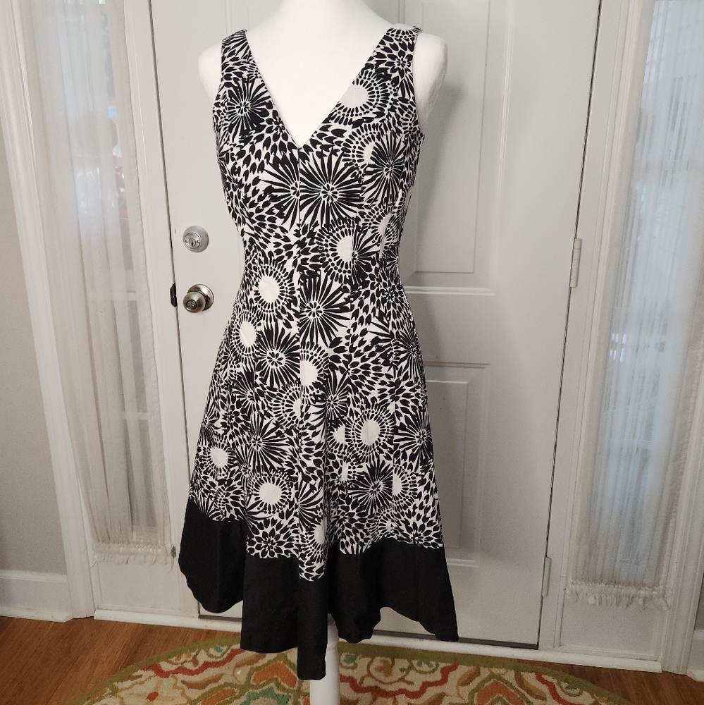 Nine West Fit Flare Dress Size 6‎